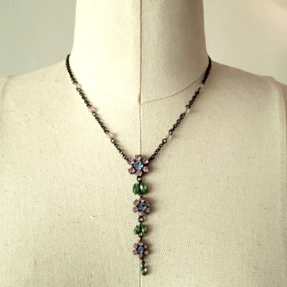 Rhinestone flower necklace